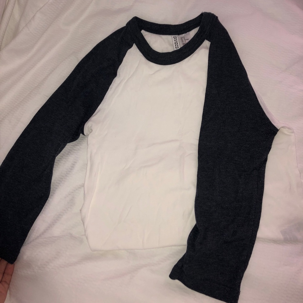 Quarter sleeve baseball tee
